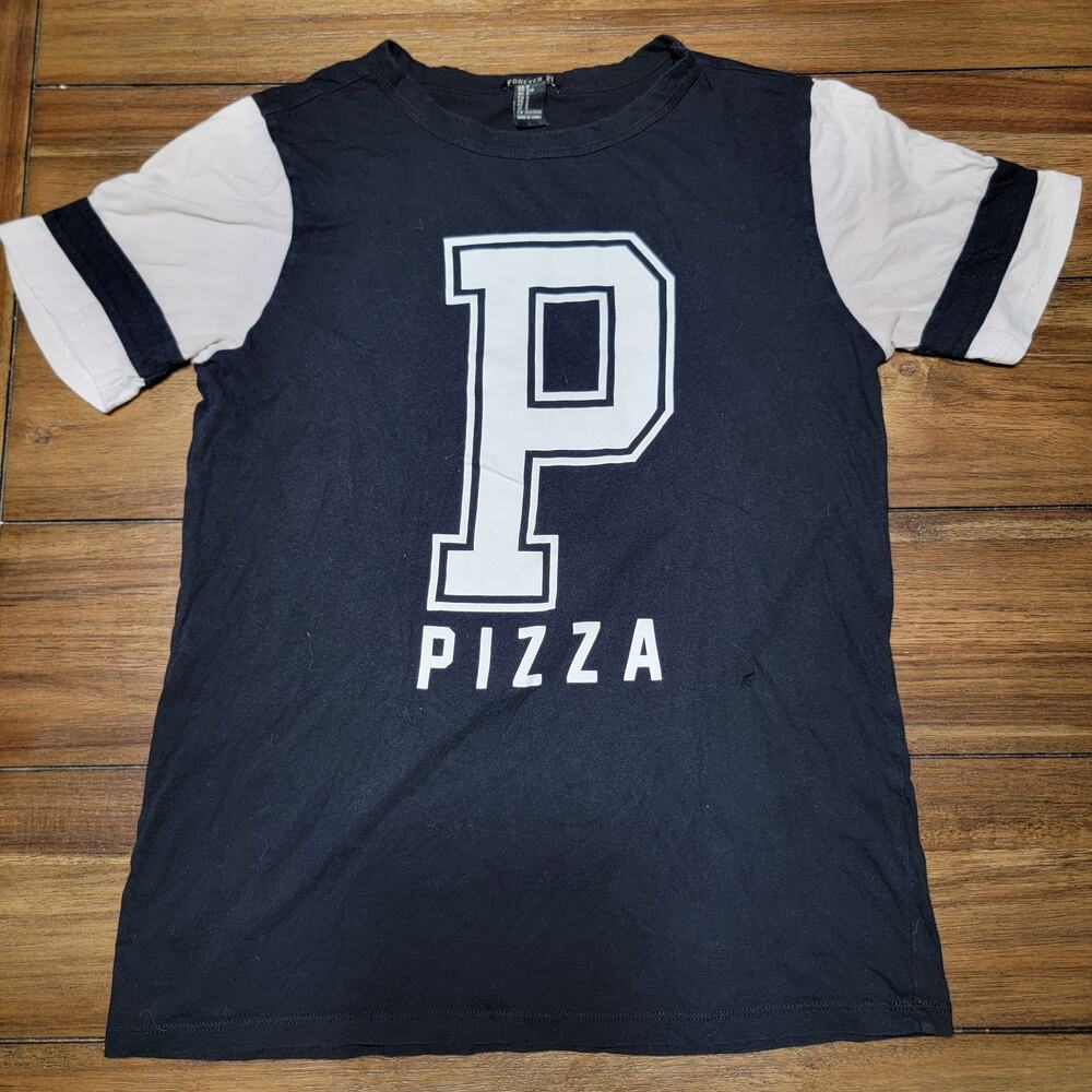 Forever 21 B&W Tee "Pizza" - Size Small